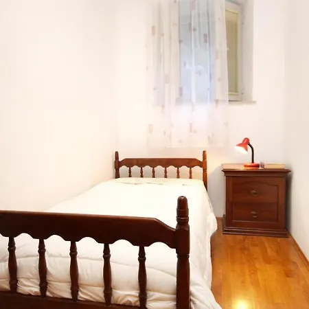 Apartments By The Sea Cove Vrbovica Bay - Vrbovica Apartment